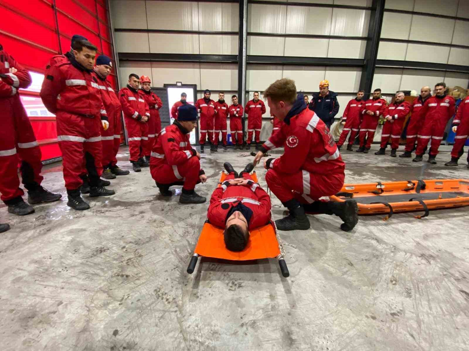 Balıkesir İtfaiyesi’nin kahramanları afetlere karşı güçleniyor