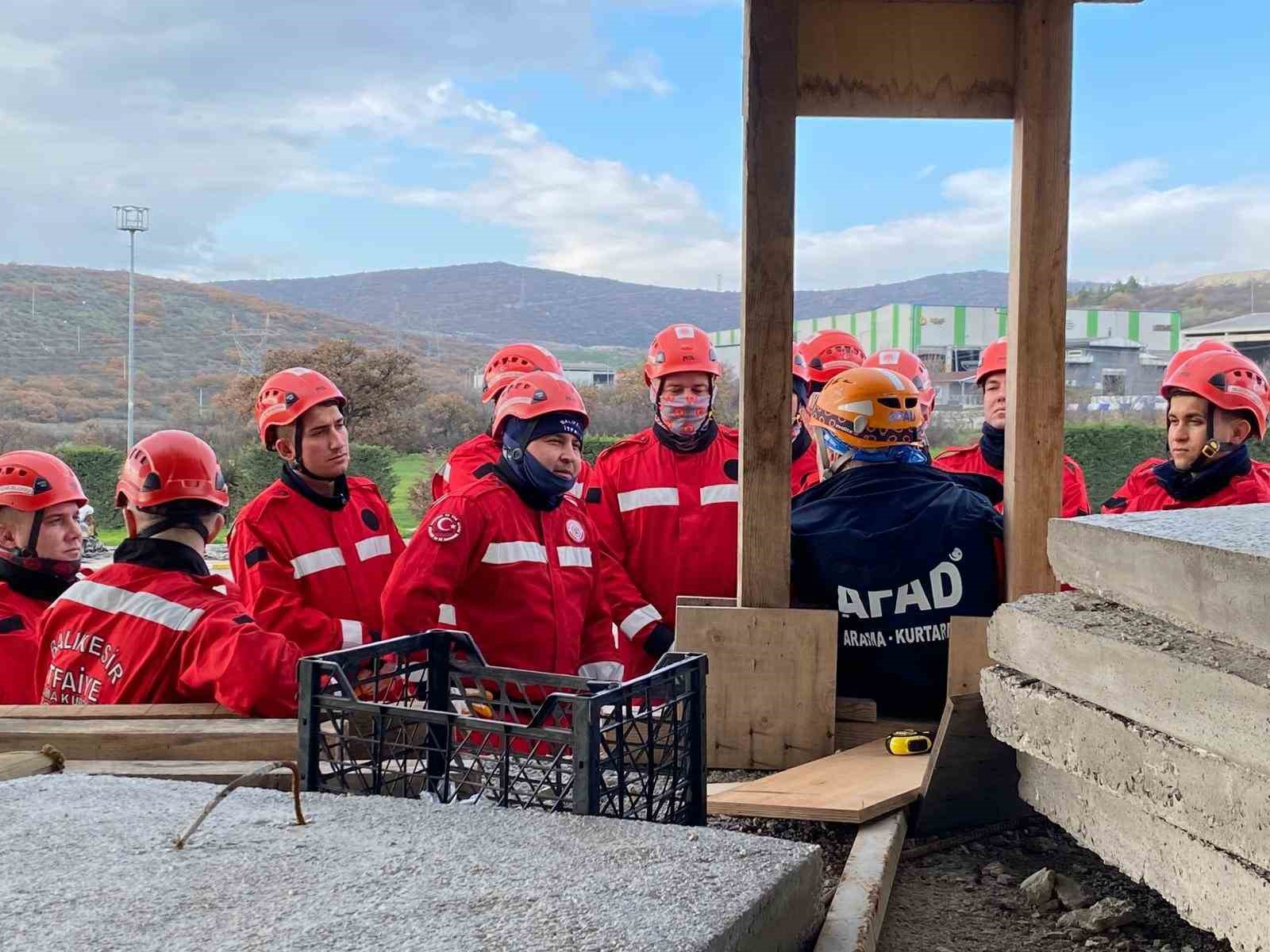 Balıkesir İtfaiyesi’nin kahramanları afetlere karşı güçleniyor
