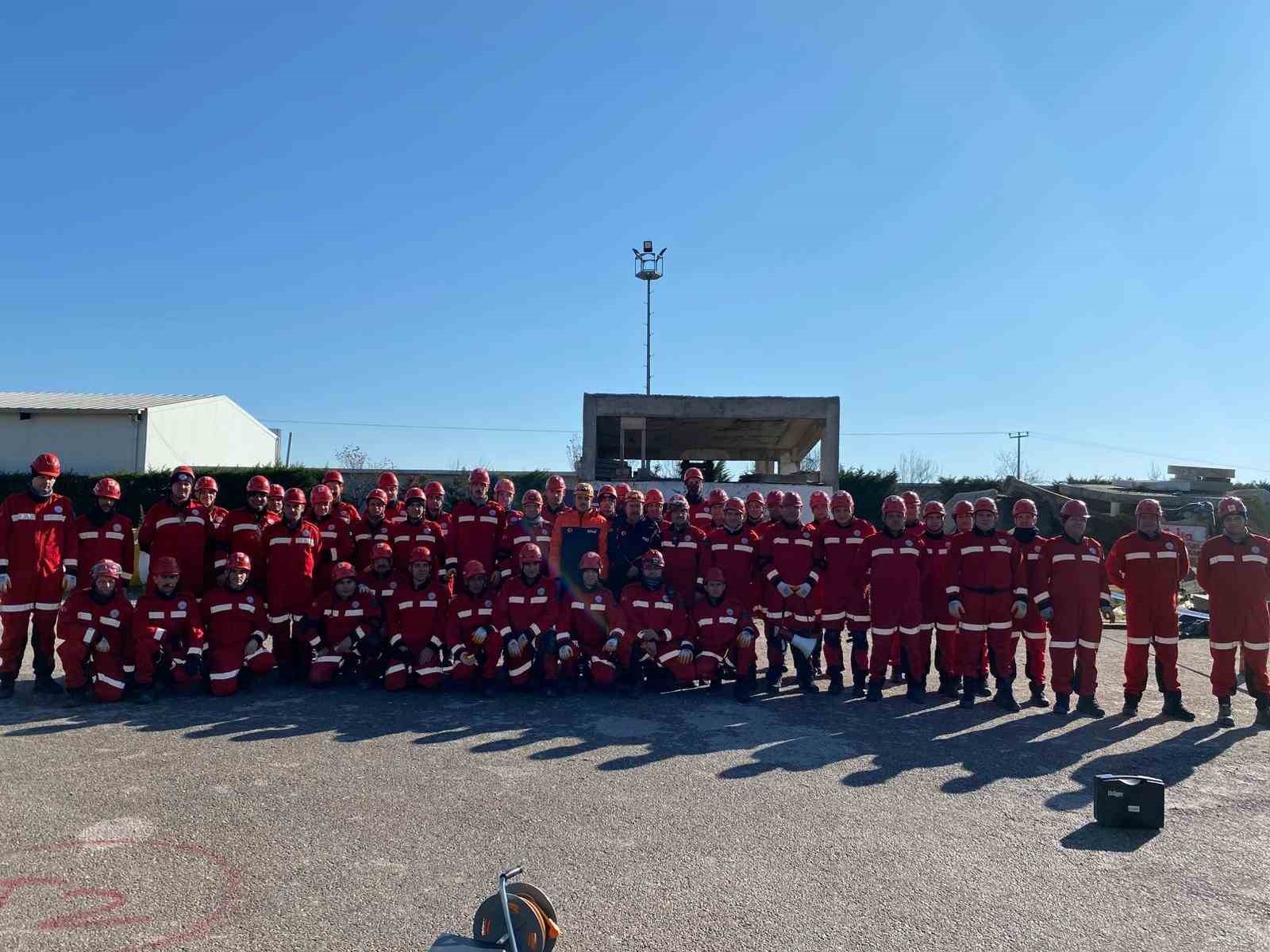 Balıkesir İtfaiyesi’nin kahramanları afetlere karşı güçleniyor