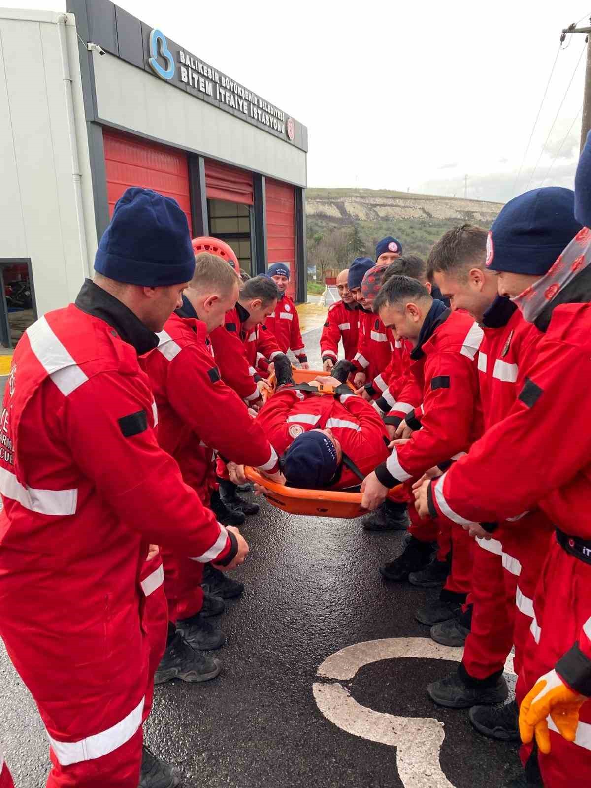 Balıkesir İtfaiyesi’nin kahramanları afetlere karşı güçleniyor