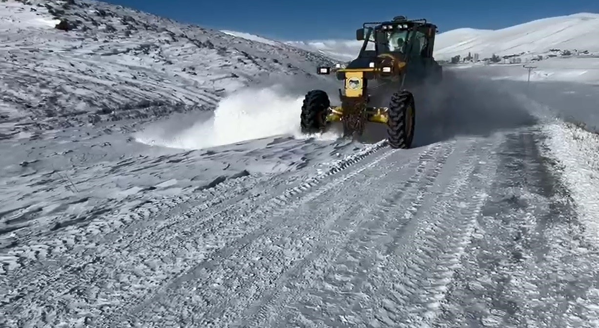 Kars’ta 200 köy yolu ulaşıma kapandı