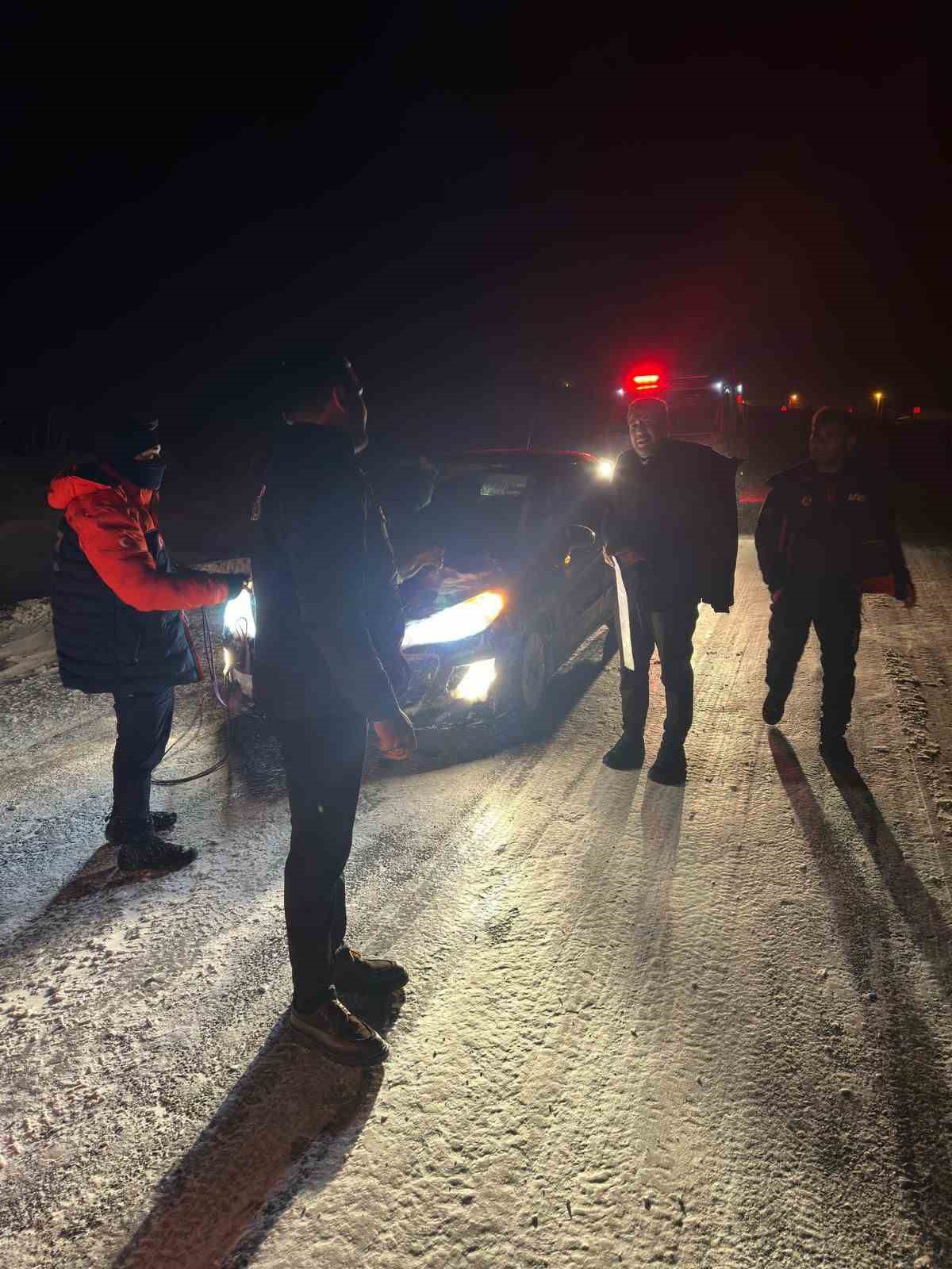 Kars’ta 200 köy yolu ulaşıma kapandı