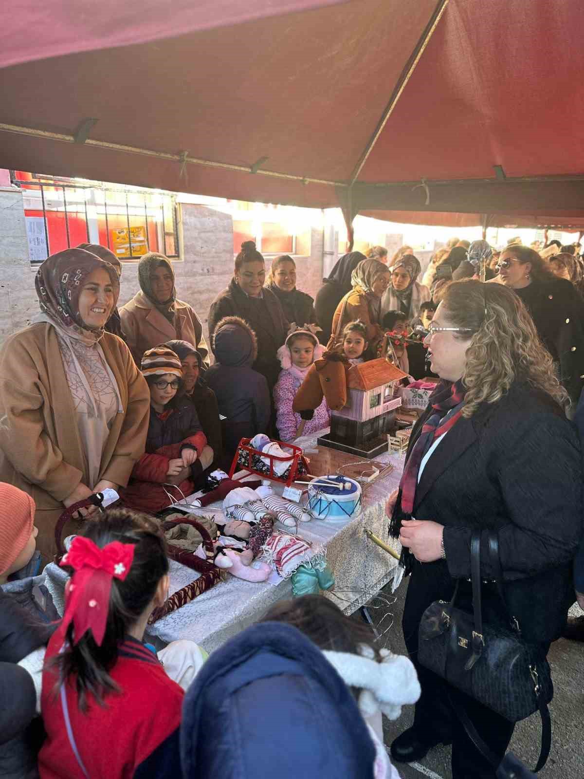 Öğrenciler ’ailenin önemine’ oyuncaklarla dikkat çekti