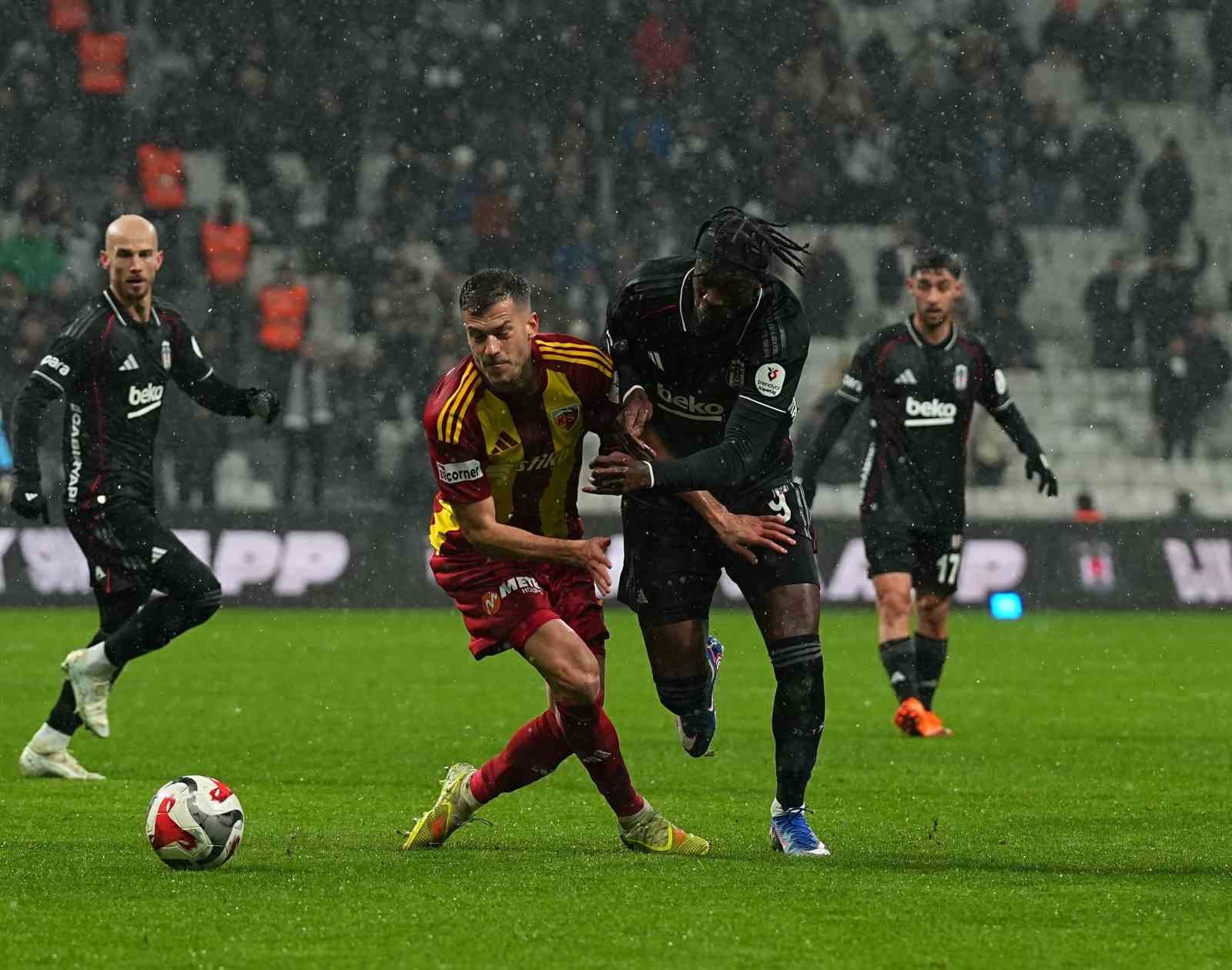 Trendyol Süper Lig: Beşiktaş: 0 - Kayserispor: 0 (İlk yarı)