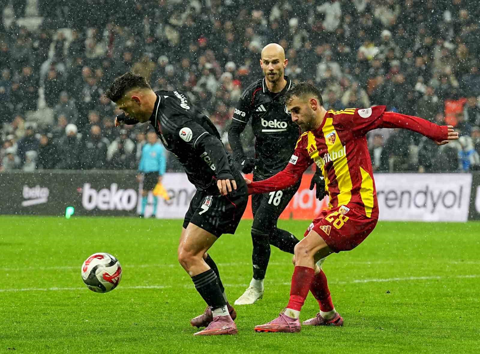 Trendyol Süper Lig: Beşiktaş: 0 - Kayserispor: 0 (İlk yarı)