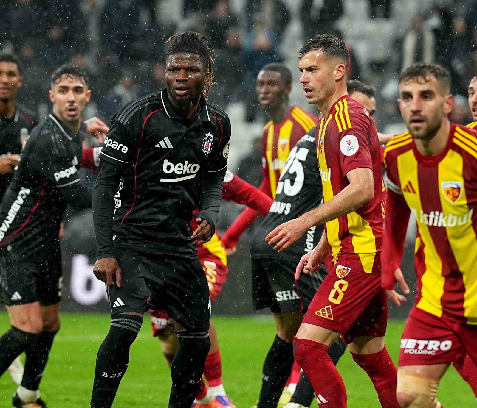 Trendyol Süper Lig: Beşiktaş: 0 - Kayserispor: 0 (İlk yarı)