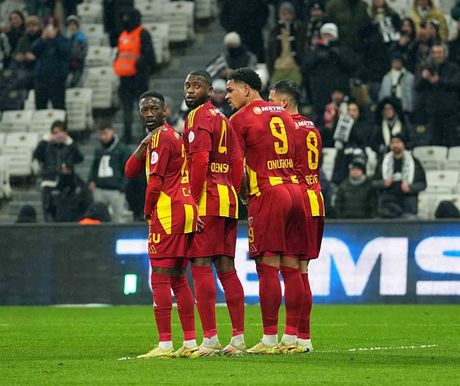 Trendyol Süper Lig: Beşiktaş: 0 - Kayserispor: 0 (İlk yarı)