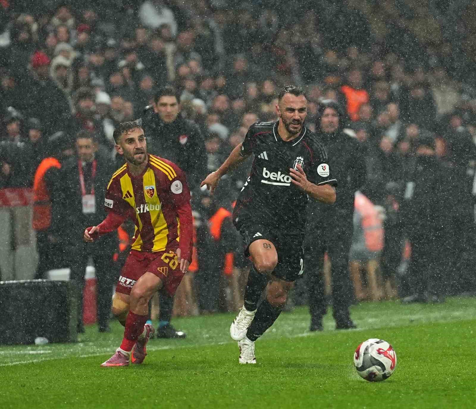 Trendyol Süper Lig: Beşiktaş: 0 - Kayserispor: 0 (İlk yarı)