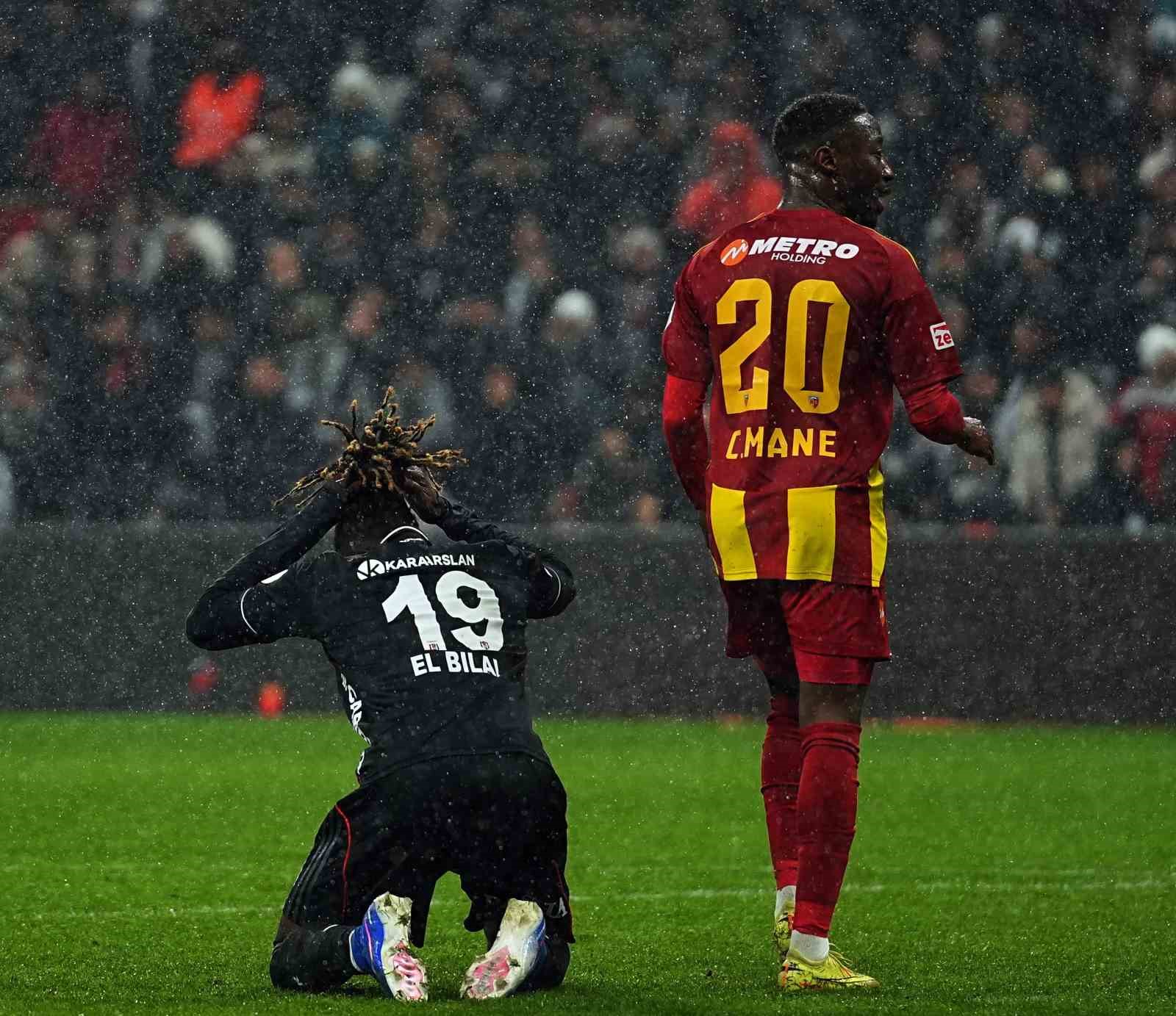 Trendyol Süper Lig: Beşiktaş: 0 - Kayserispor: 0 (İlk yarı)