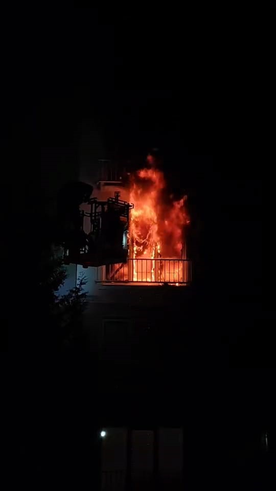 İnegöl’de ev yangını: 1’i çocuk 3 kişi dumandan etkilendi