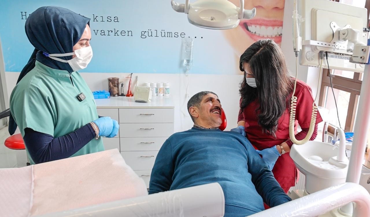 Muradiye’de gönüllü dokunuş: Yıllardır ertelenen tedavi gerçek oldu