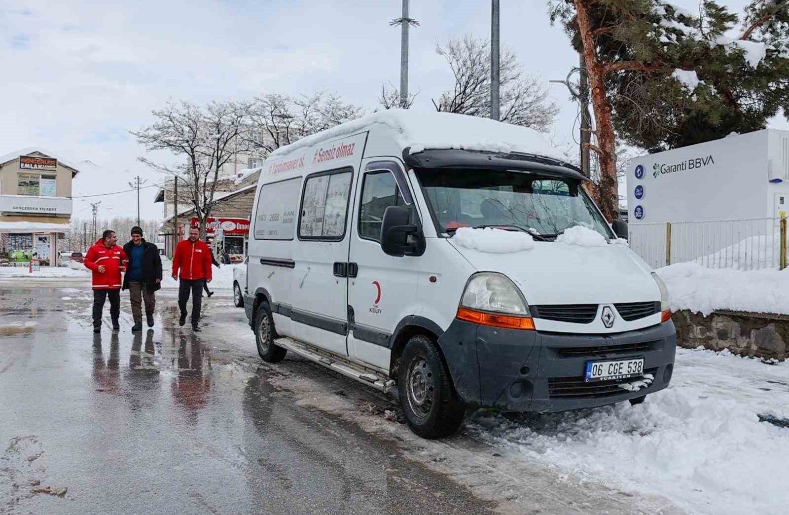 Muradiye’de gönüllü dokunuş: Yıllardır ertelenen tedavi gerçek oldu