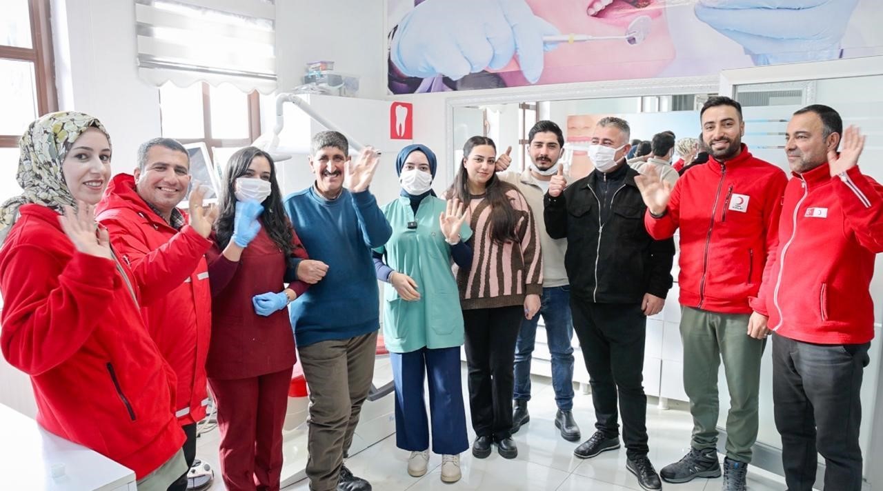 Muradiye’de gönüllü dokunuş: Yıllardır ertelenen tedavi gerçek oldu