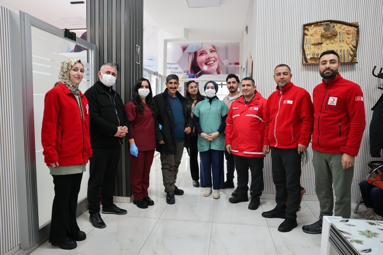 Muradiye’de gönüllü dokunuş: Yıllardır ertelenen tedavi gerçek oldu