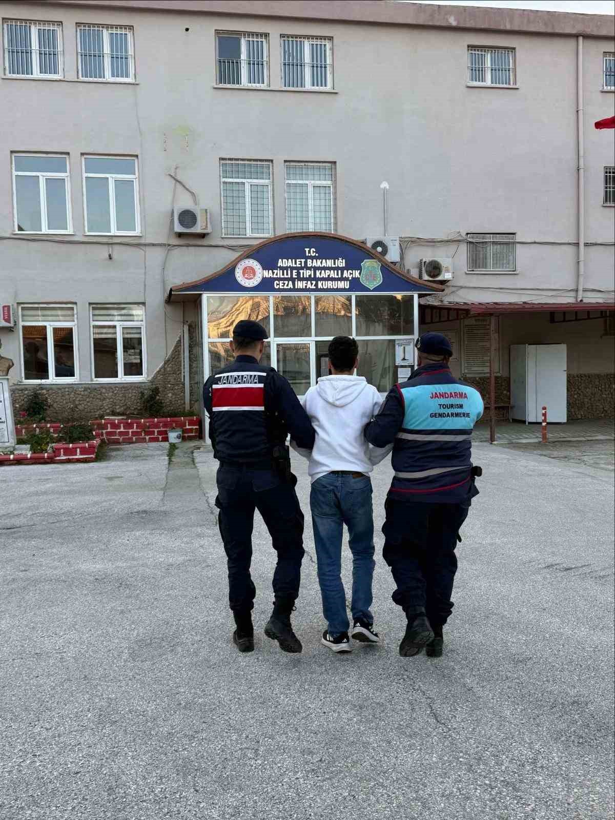 Aydın’da 2 aranan şahıs yakalandı