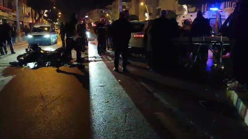 Kaskını kız arkadaşına verdiği feci kazada hayatını kaybetti