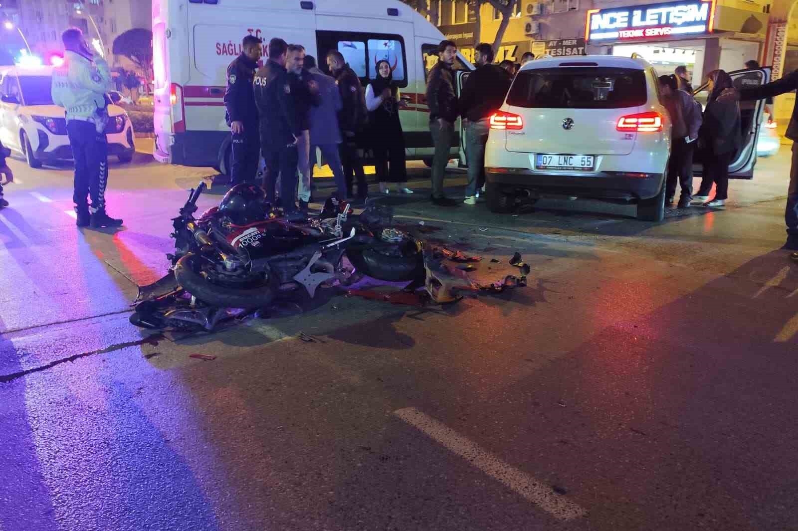 Kaskını kız arkadaşına verdiği feci kazada hayatını kaybetti