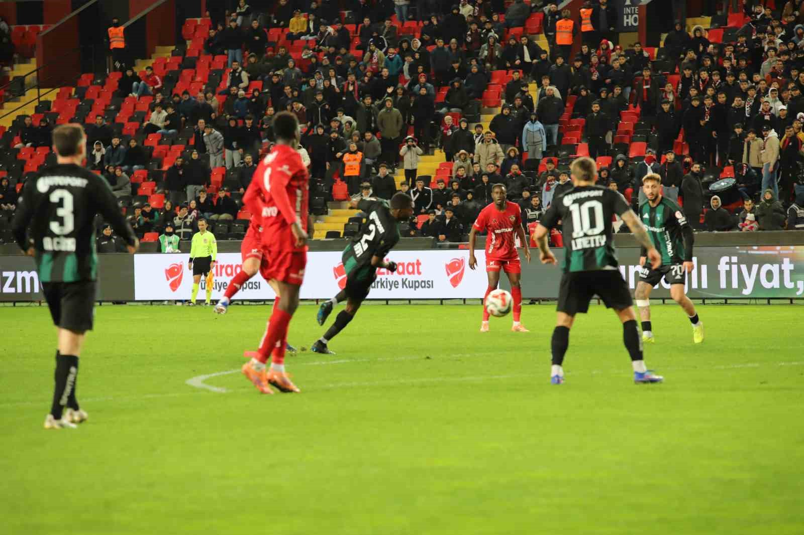 Ziraat Türkiye Kupası: Gaziantep FK: 0 - Kocaelispor: 0 (İlk yarı)