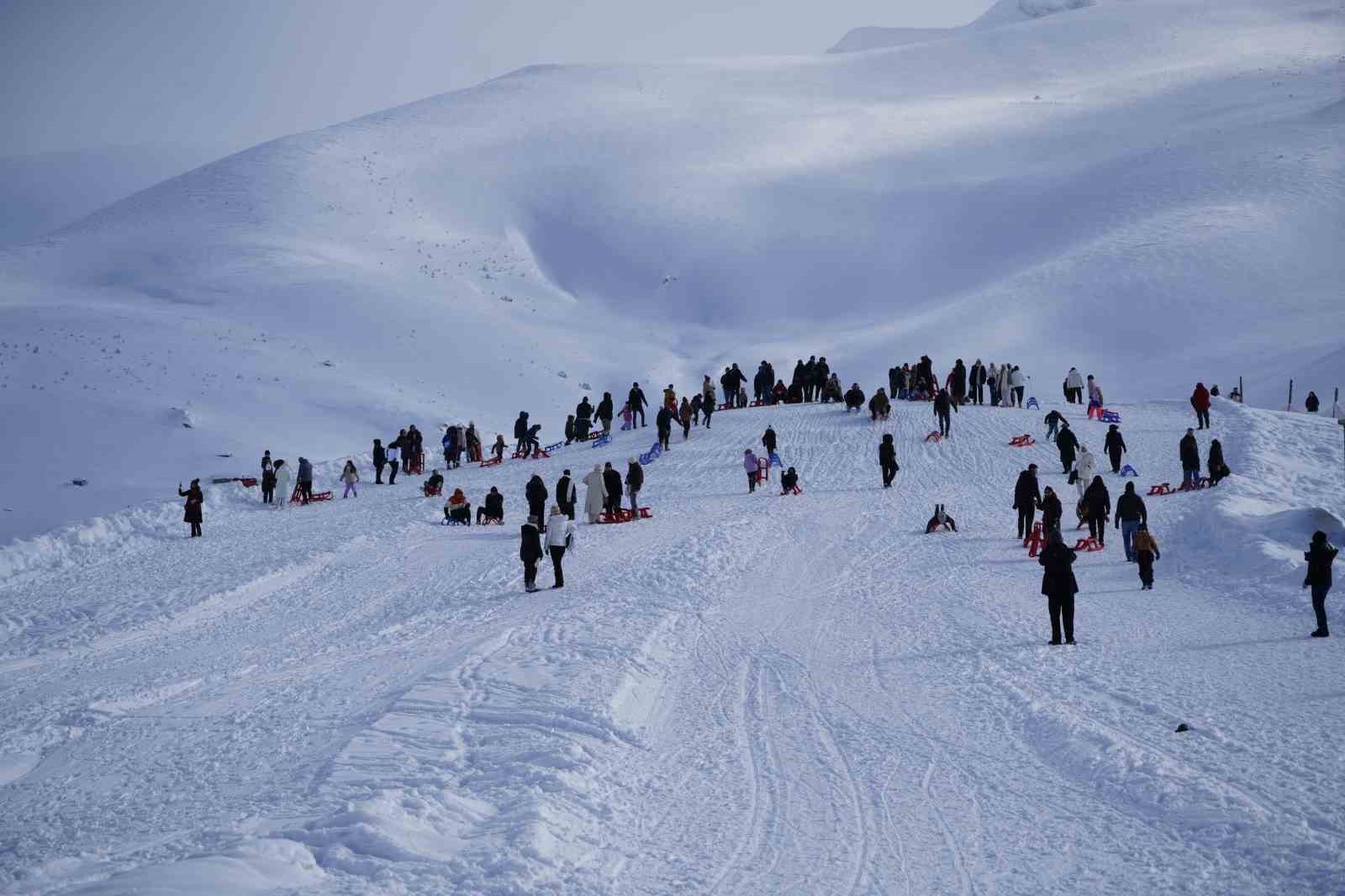 Zigana Kayak Merkezi’nde sömestr tatiliyle birlikte yoğunluk yaşandı
