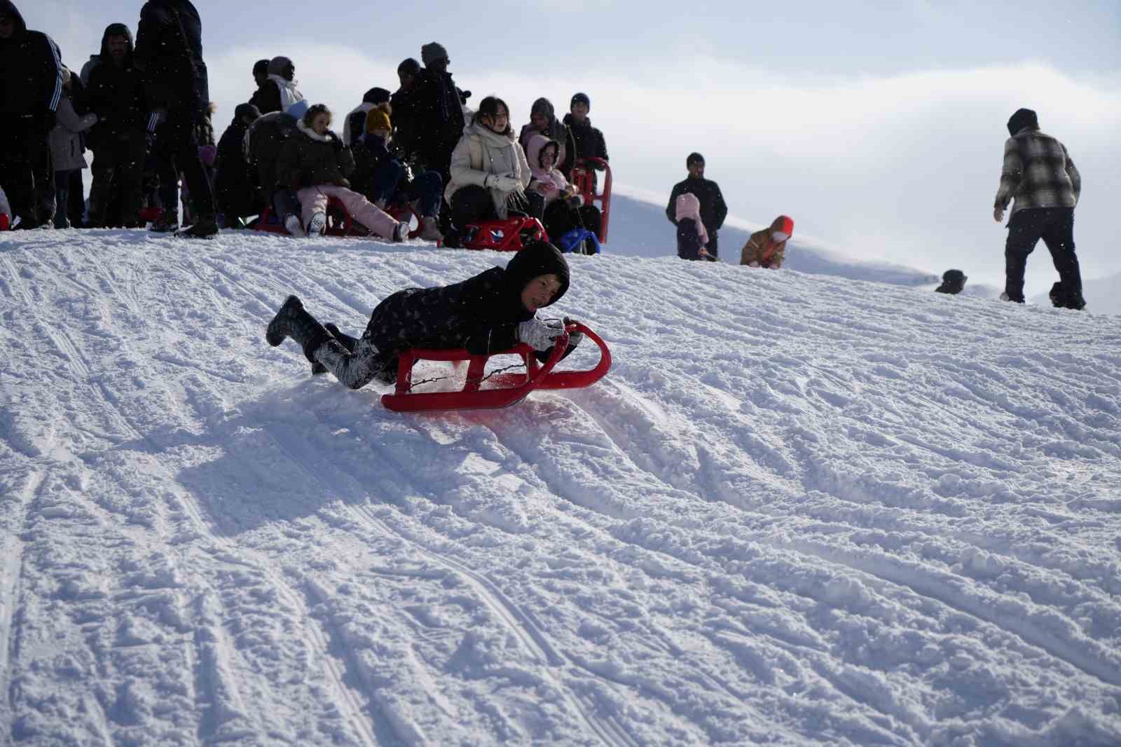 Zigana Kayak Merkezi’nde sömestr tatiliyle birlikte yoğunluk yaşandı
