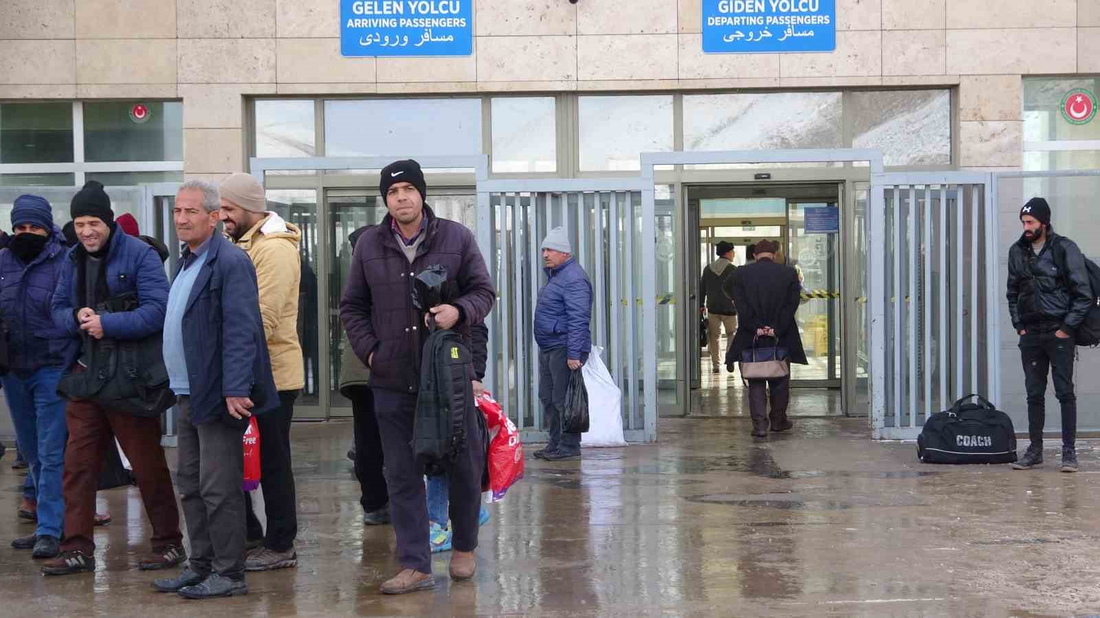 İranlı turistler ölü sayısının resmi rakamların üzerinde olabileceğini söyledi