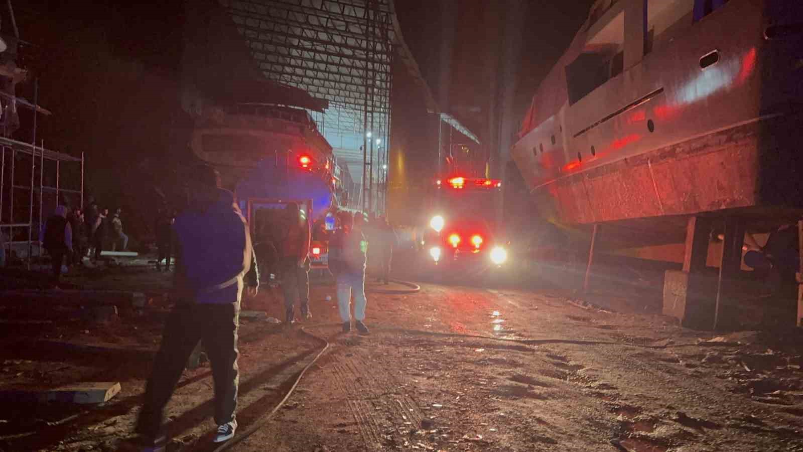 Muğla’da tersane yangını: Söndürme çalışmaları sürüyor