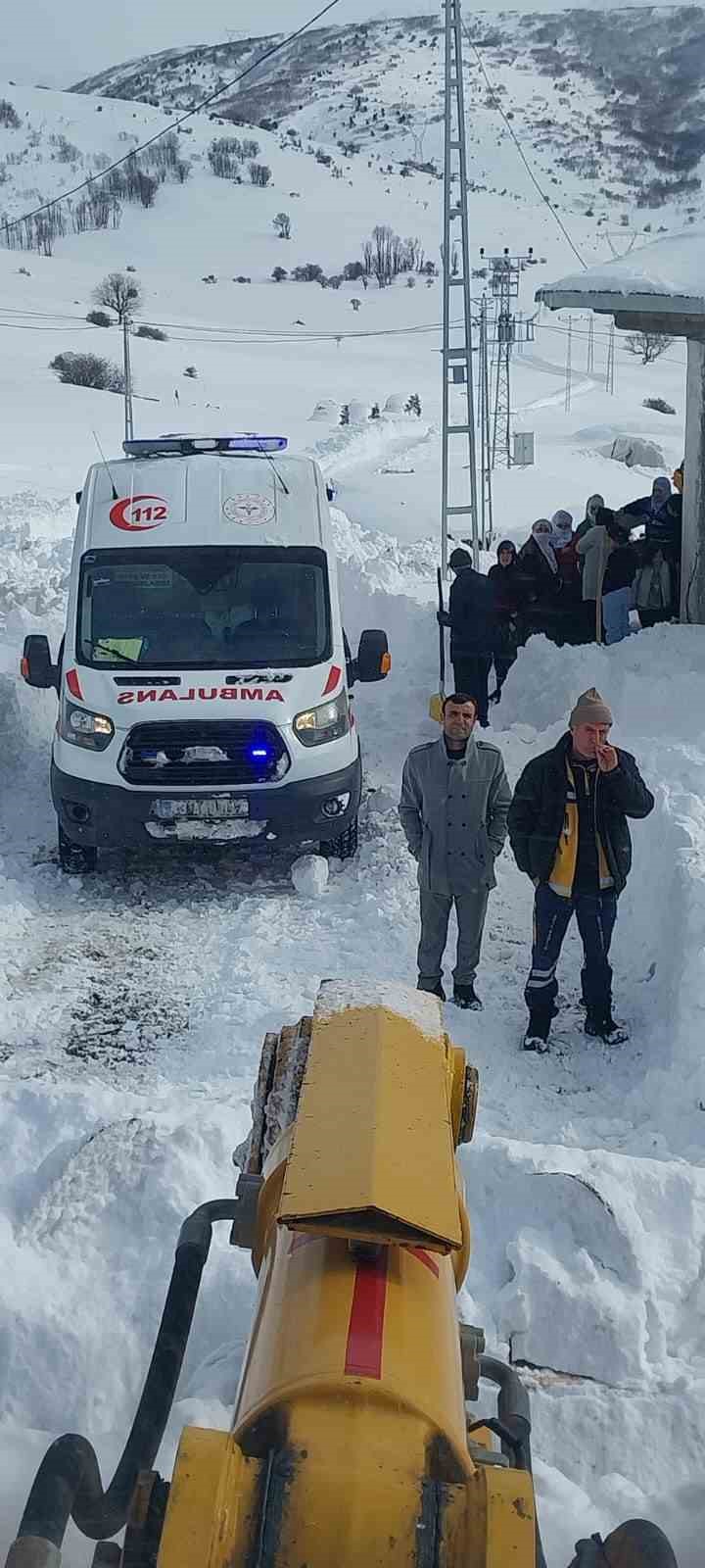 Bitlis’te karla mücadele gece gündüz devam ediyor
