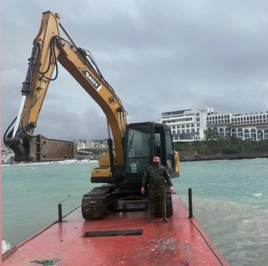 Fırtına, iskelede çalışan işçileri denize düşürdü: 1 ölü, 2 yaralı