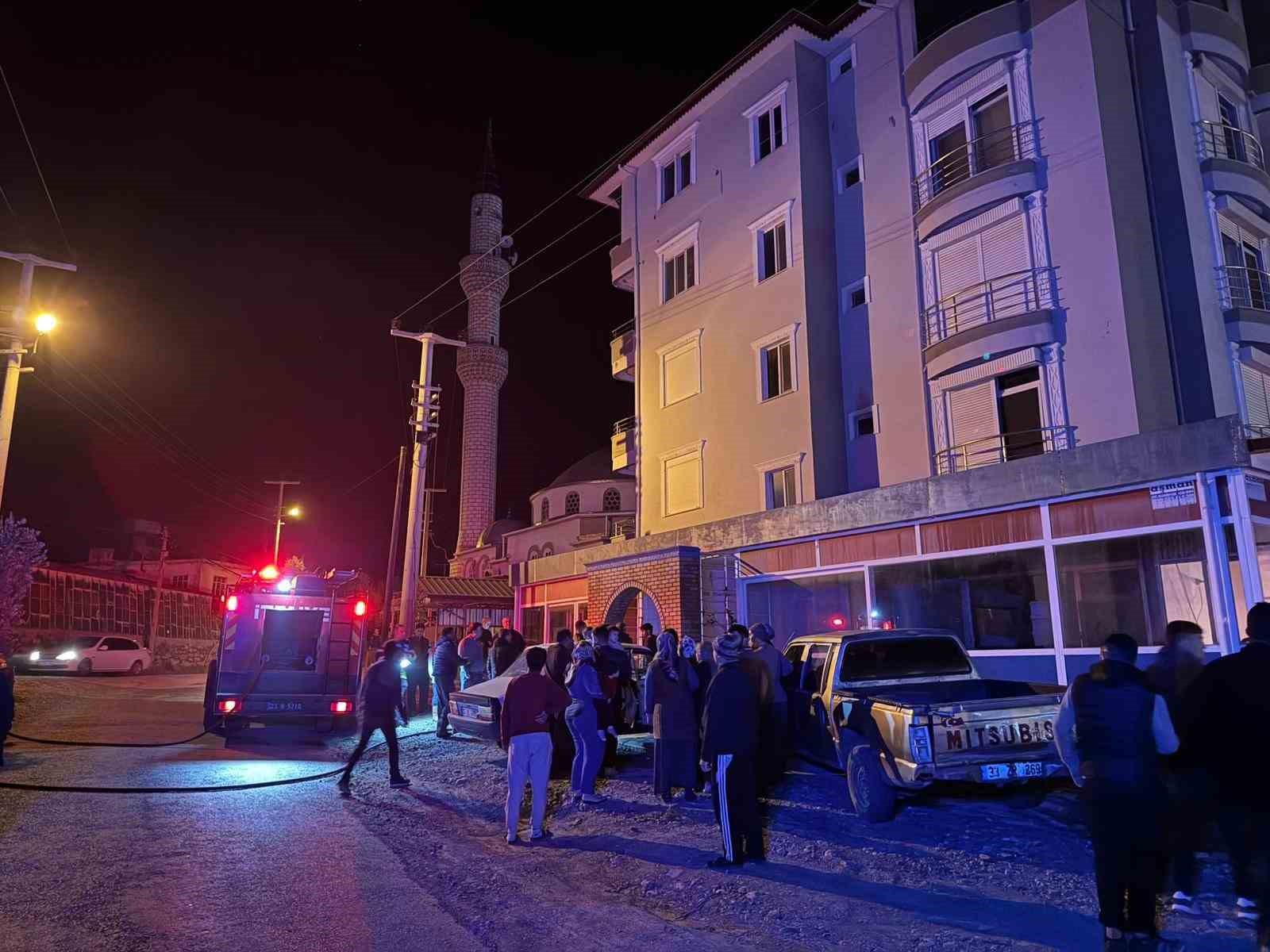 Elektrikli soba yangına neden oldu: Daire alev alev yandı