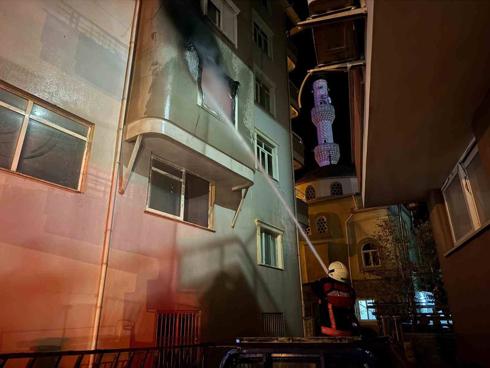 Elektrikli soba yangına neden oldu: Daire alev alev yandı