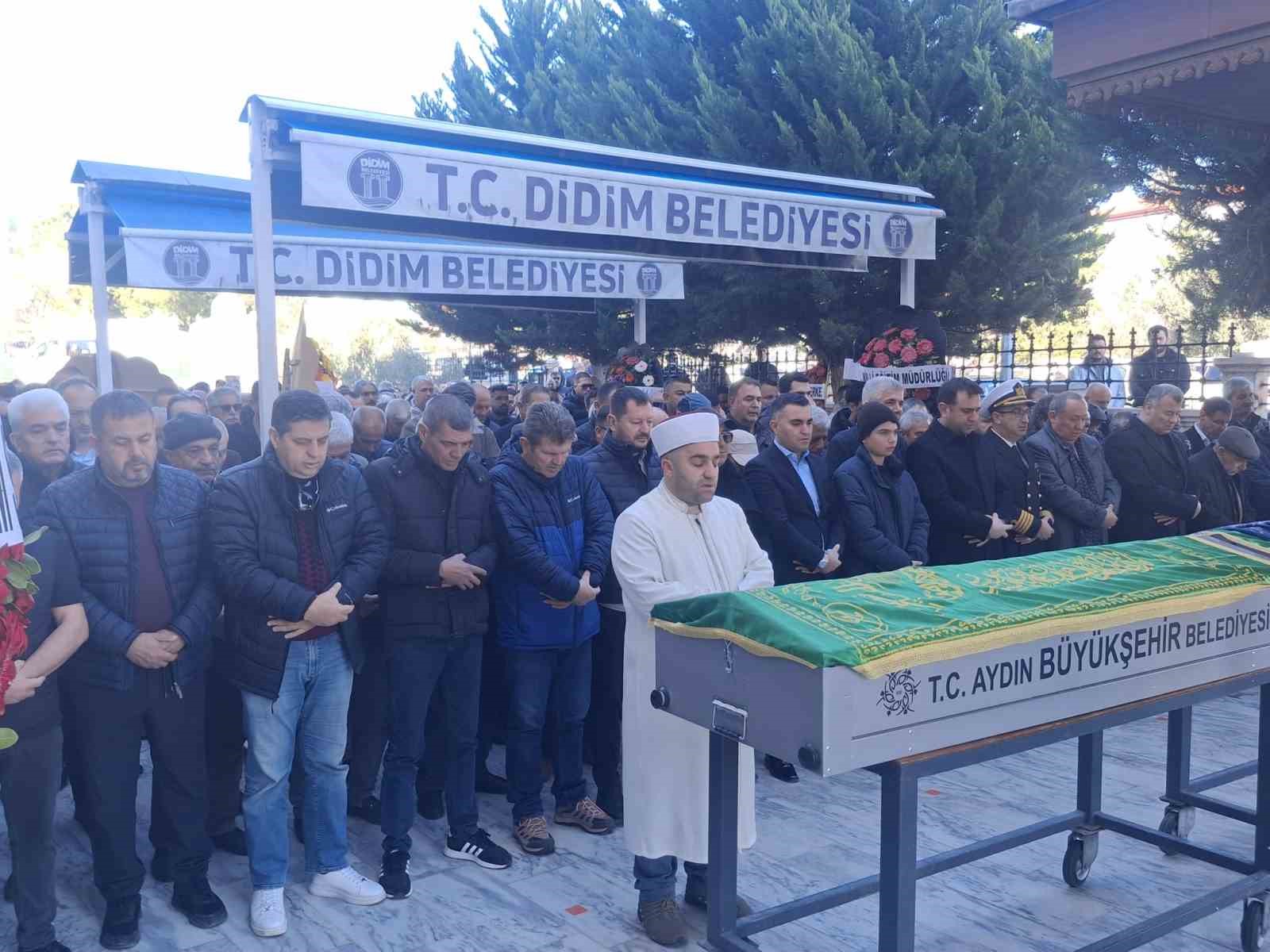 Didim’de 8 saat arayla vefat eden Kır çifti son yolculuğuna uğurlandı