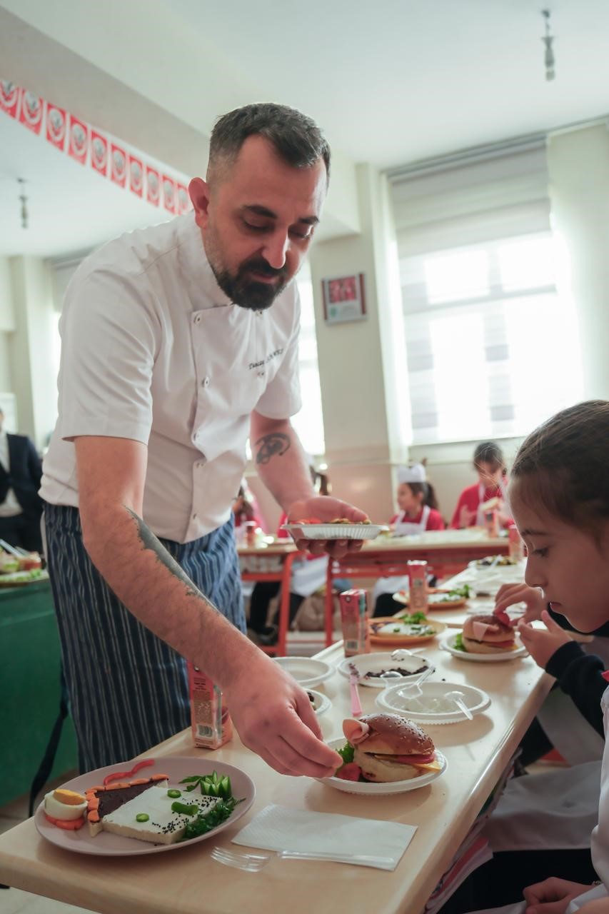 Minik Şeflerle Zeytinli Tarifler’in ilk durağı Dereköy İlköğretim Okulu oldu