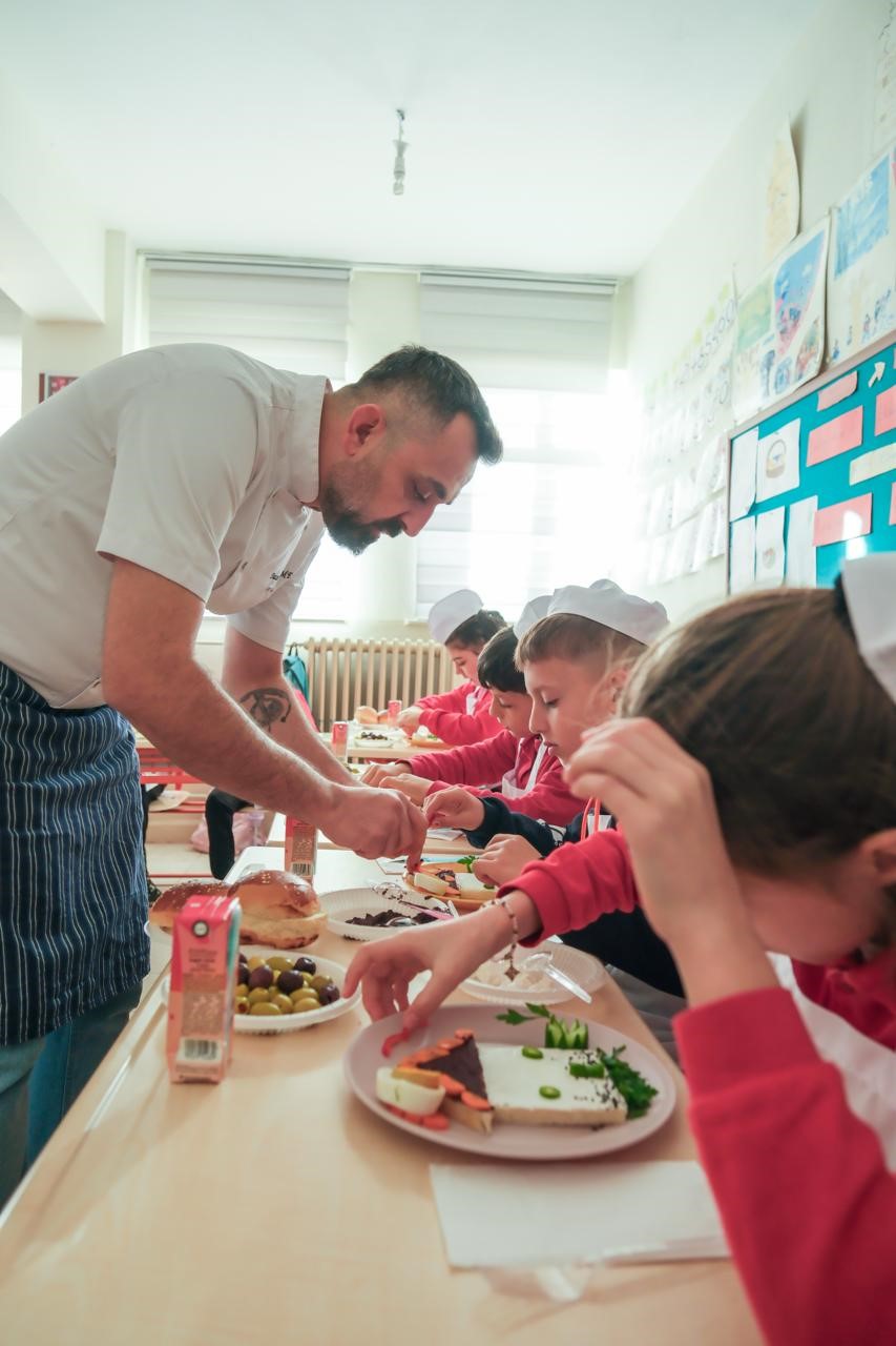 Minik Şeflerle Zeytinli Tarifler’in ilk durağı Dereköy İlköğretim Okulu oldu