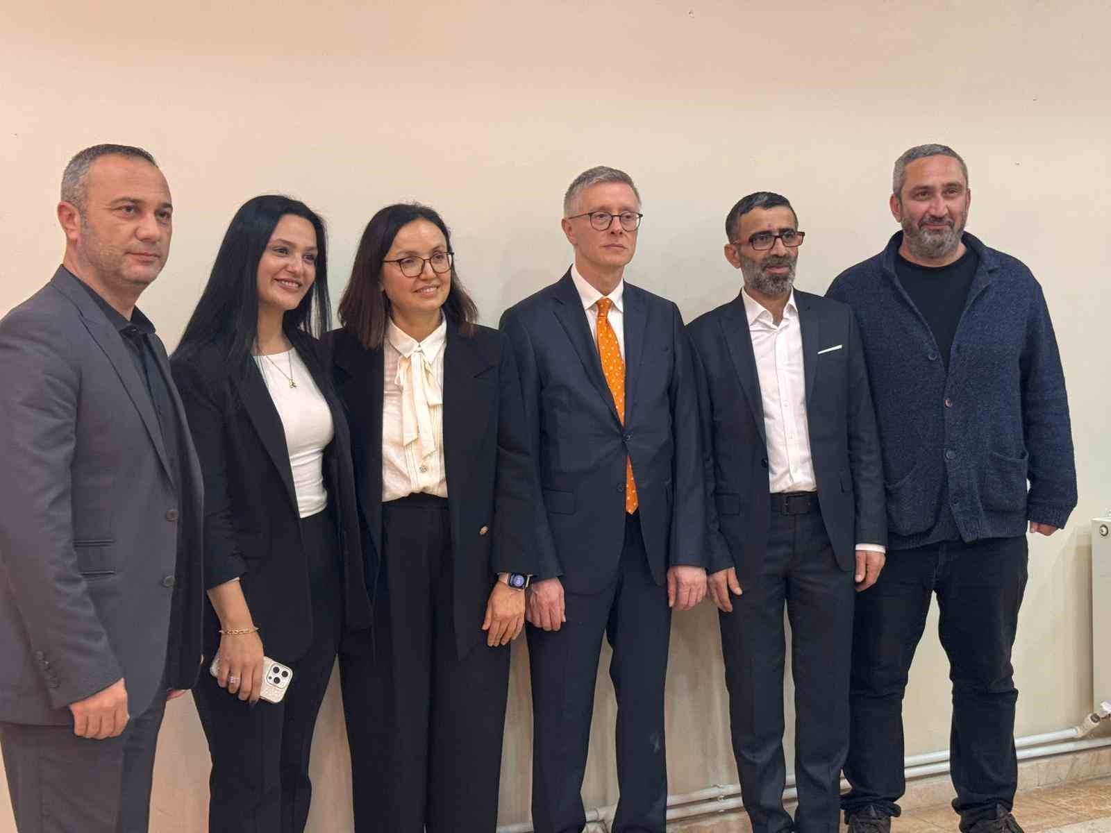 Vali Kaya’ya veda gecesi