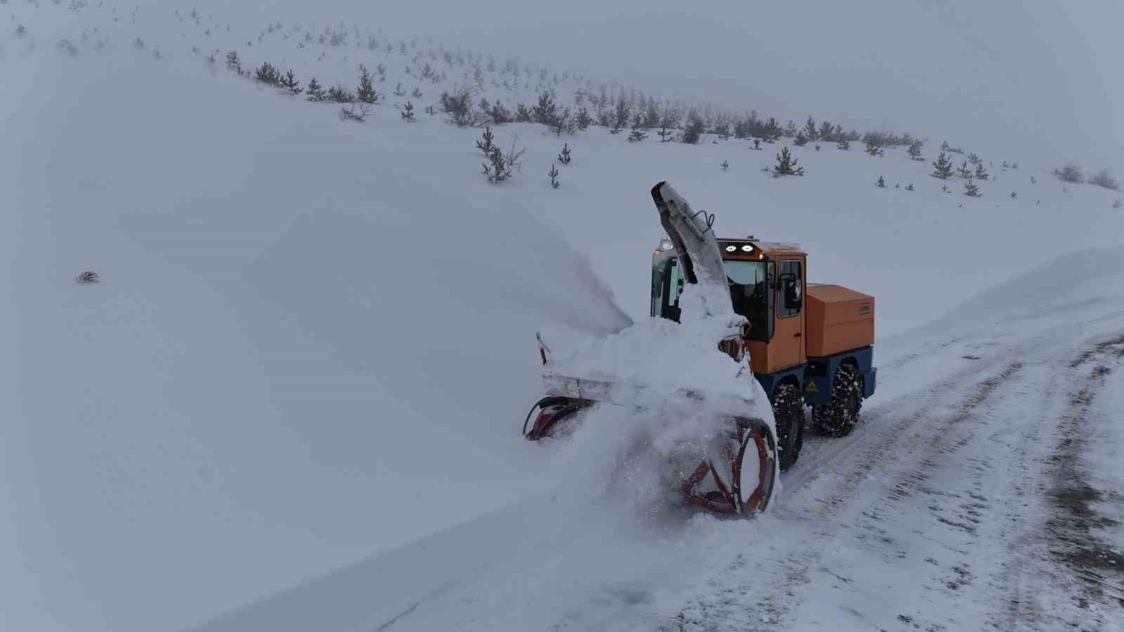 Elazığ’da 130 köy yolu açıldı,  207’sinde çalışmalar sürüyor