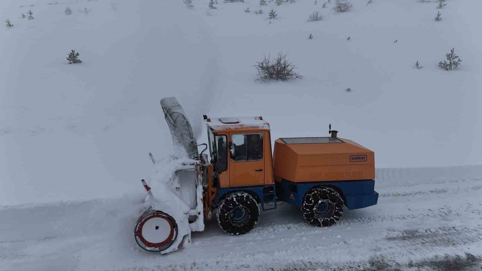 Elazığ’da 130 köy yolu açıldı,  207’sinde çalışmalar sürüyor