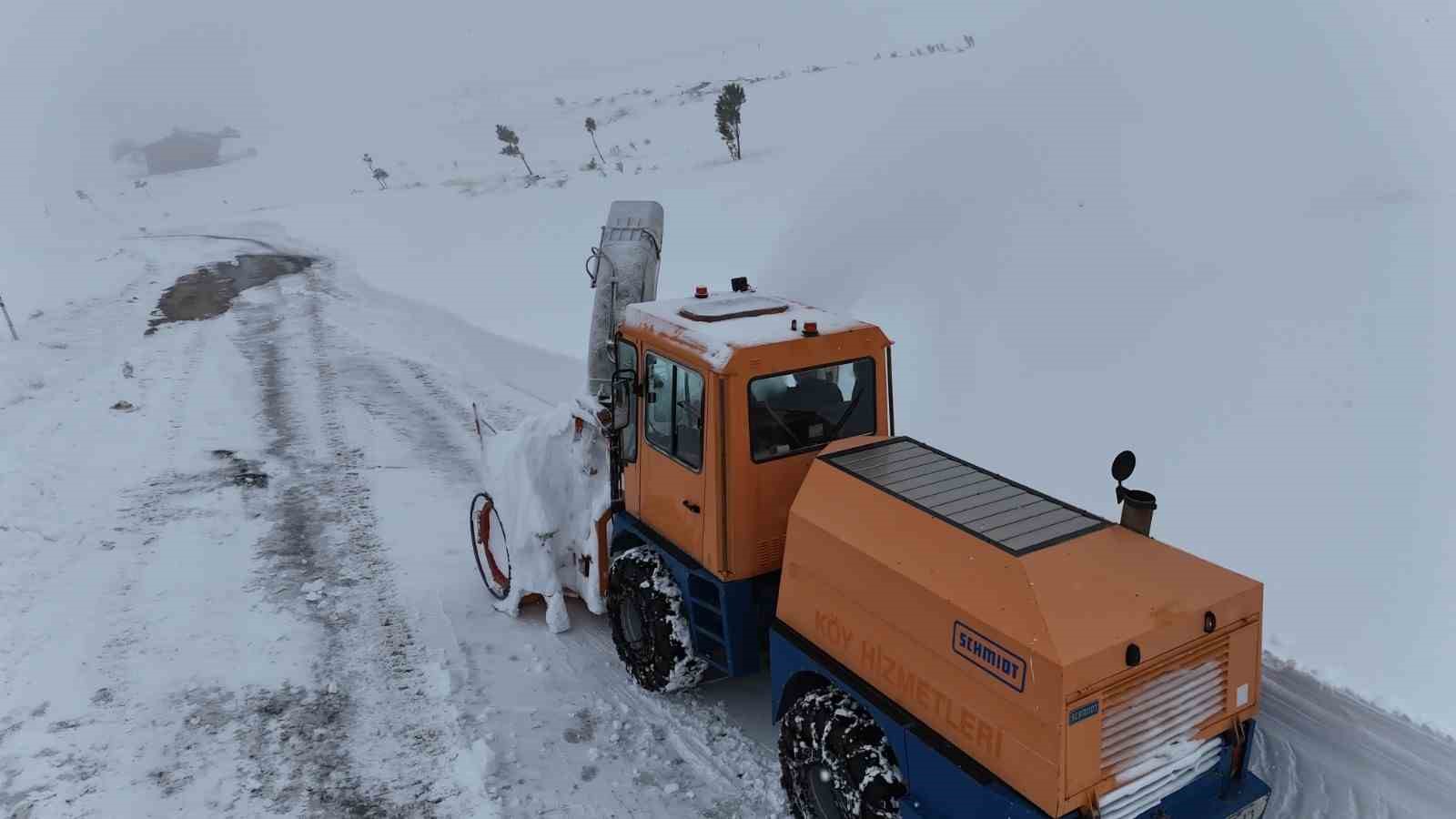 Elazığ’da 130 köy yolu açıldı,  207’sinde çalışmalar sürüyor