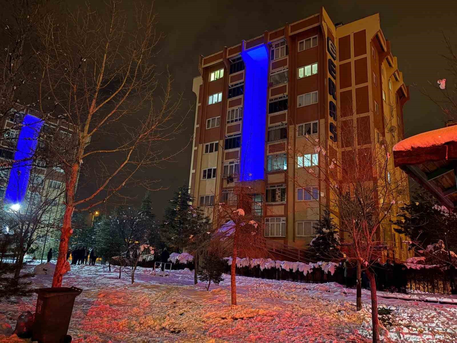 Karnesinde 3 zayıfı olan lise 1 öğrencisi, yaşamına son verdi