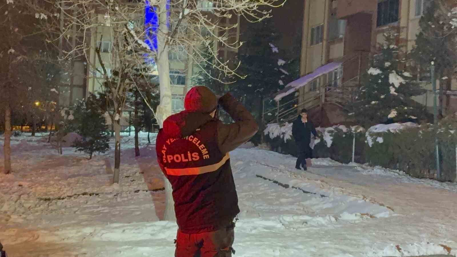 Karnesinde 3 zayıfı olan lise 1 öğrencisi, yaşamına son verdi