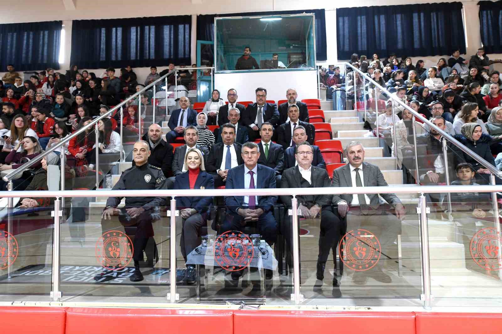 Kastamonu’da spor kulüpleri ve okullara 7 milyon TL değerinde malzeme desteği