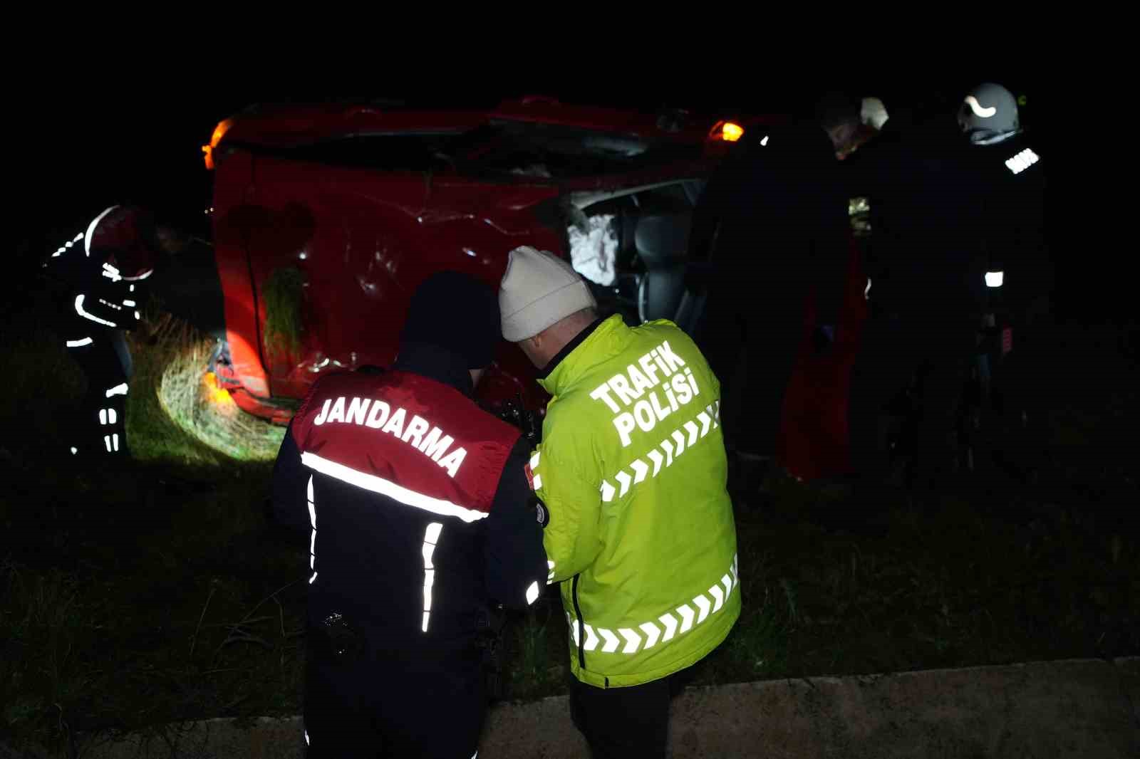 Edirne’de otomobil takla attı: 1’i ağır 2 yaralı