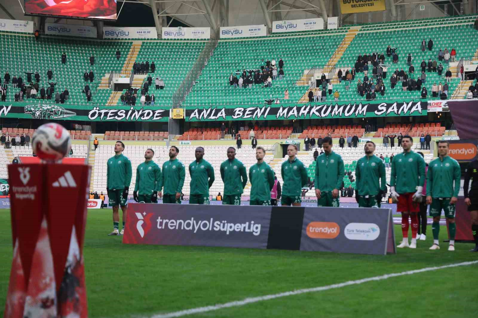 Trendyol Süper Lig: Konyaspor: 0 - Eyüpspor: 0 (İlk yarı)