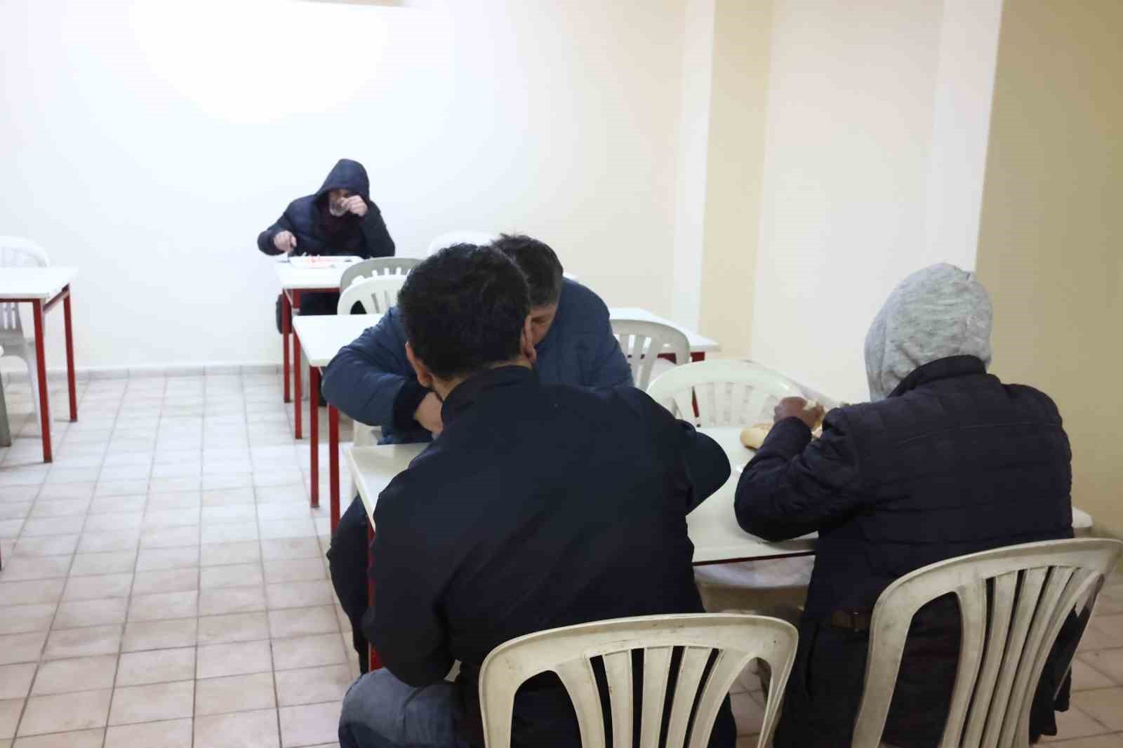 Soğuk havalarda evsizlere BİMEKAN hizmeti