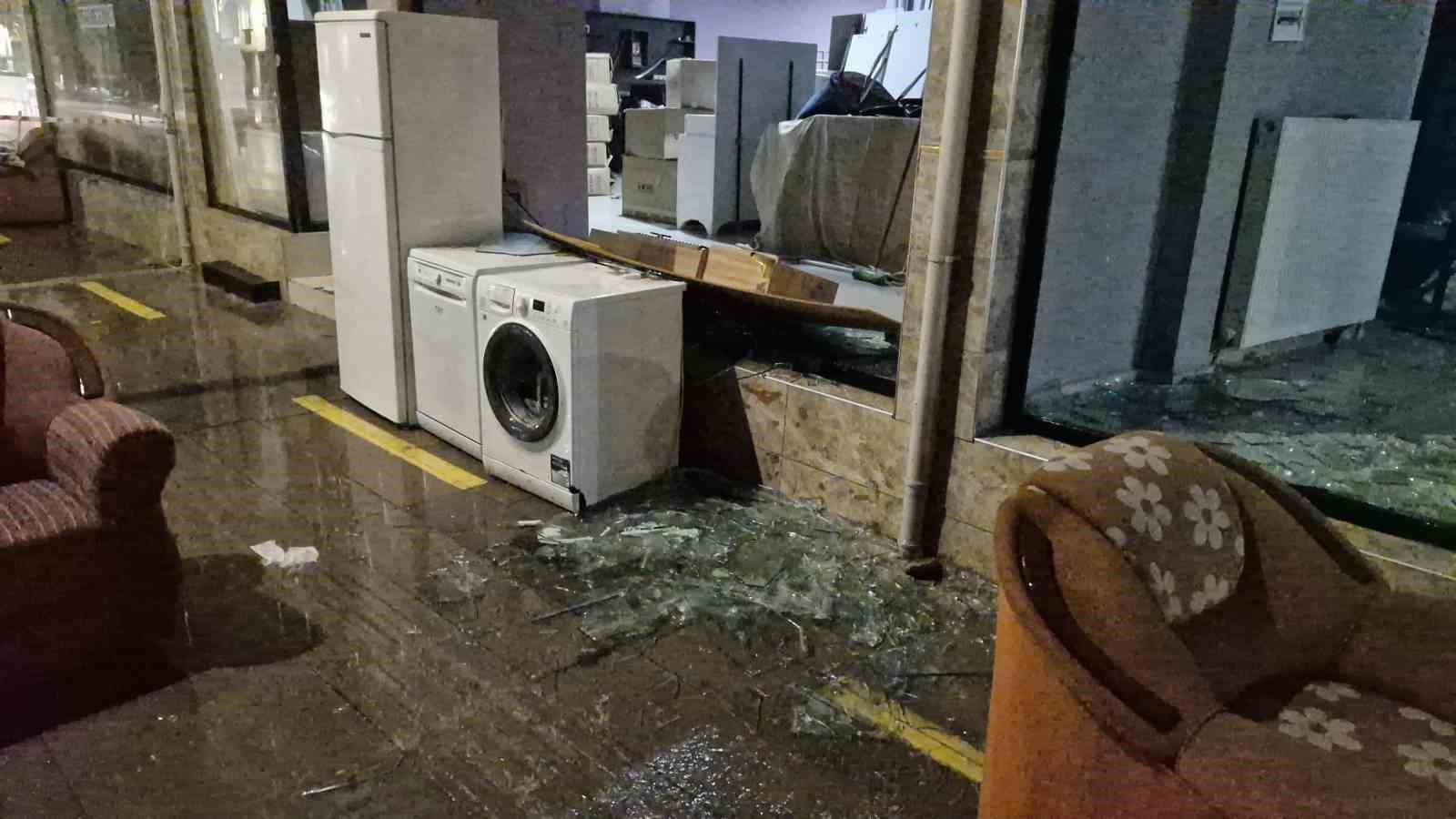 Kırıkkale ve Çorum’da yağmur ve kuvvetli rüzgar etkili oldu