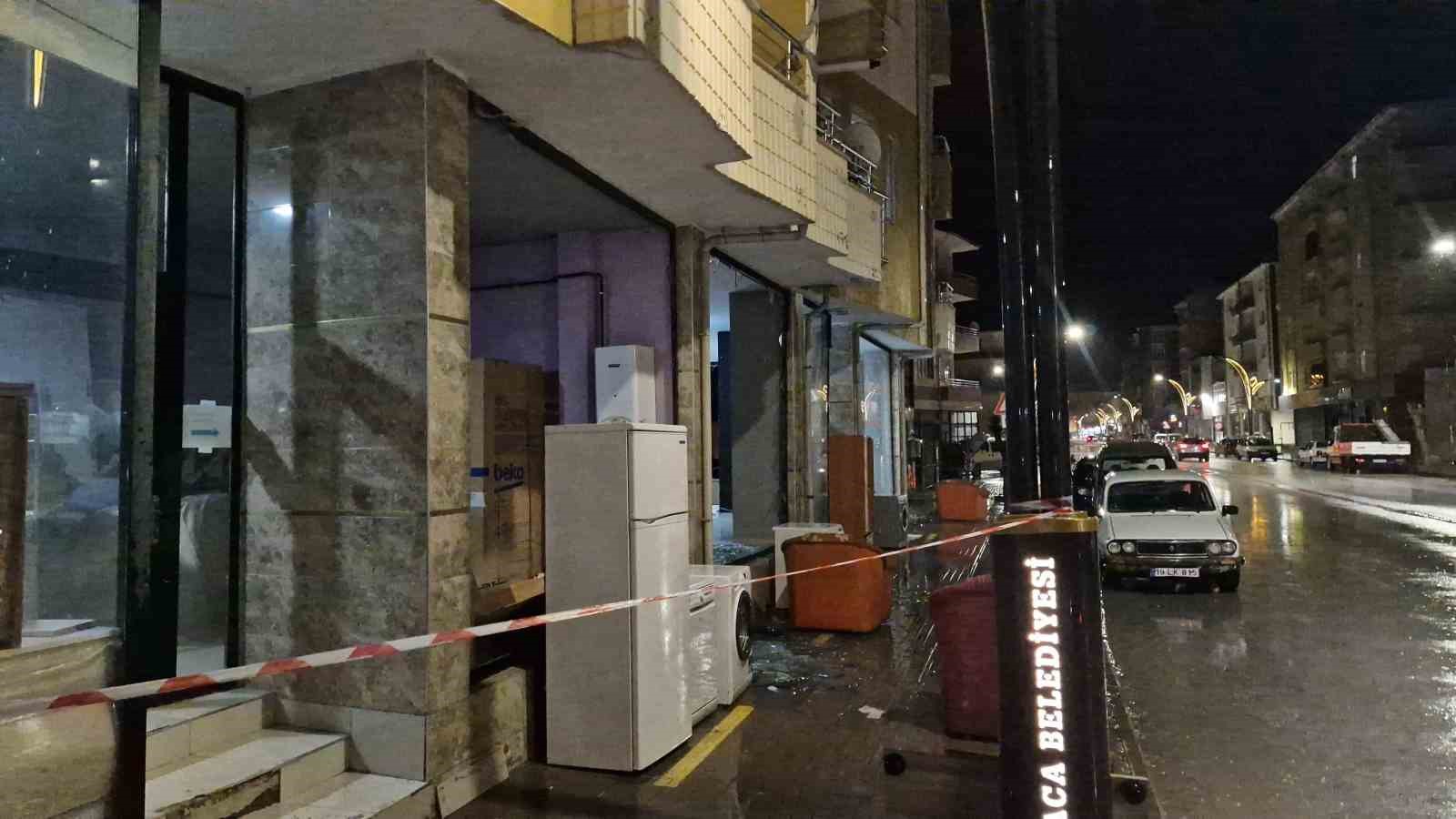 Kırıkkale ve Çorum’da yağmur ve kuvvetli rüzgar etkili oldu