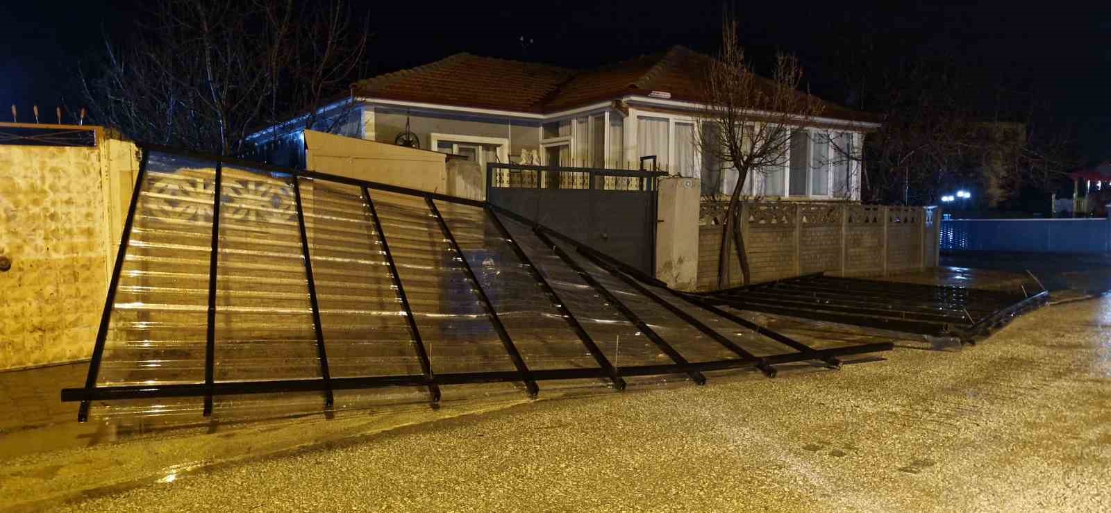 Kırıkkale ve Çorum’da yağmur ve kuvvetli rüzgar etkili oldu