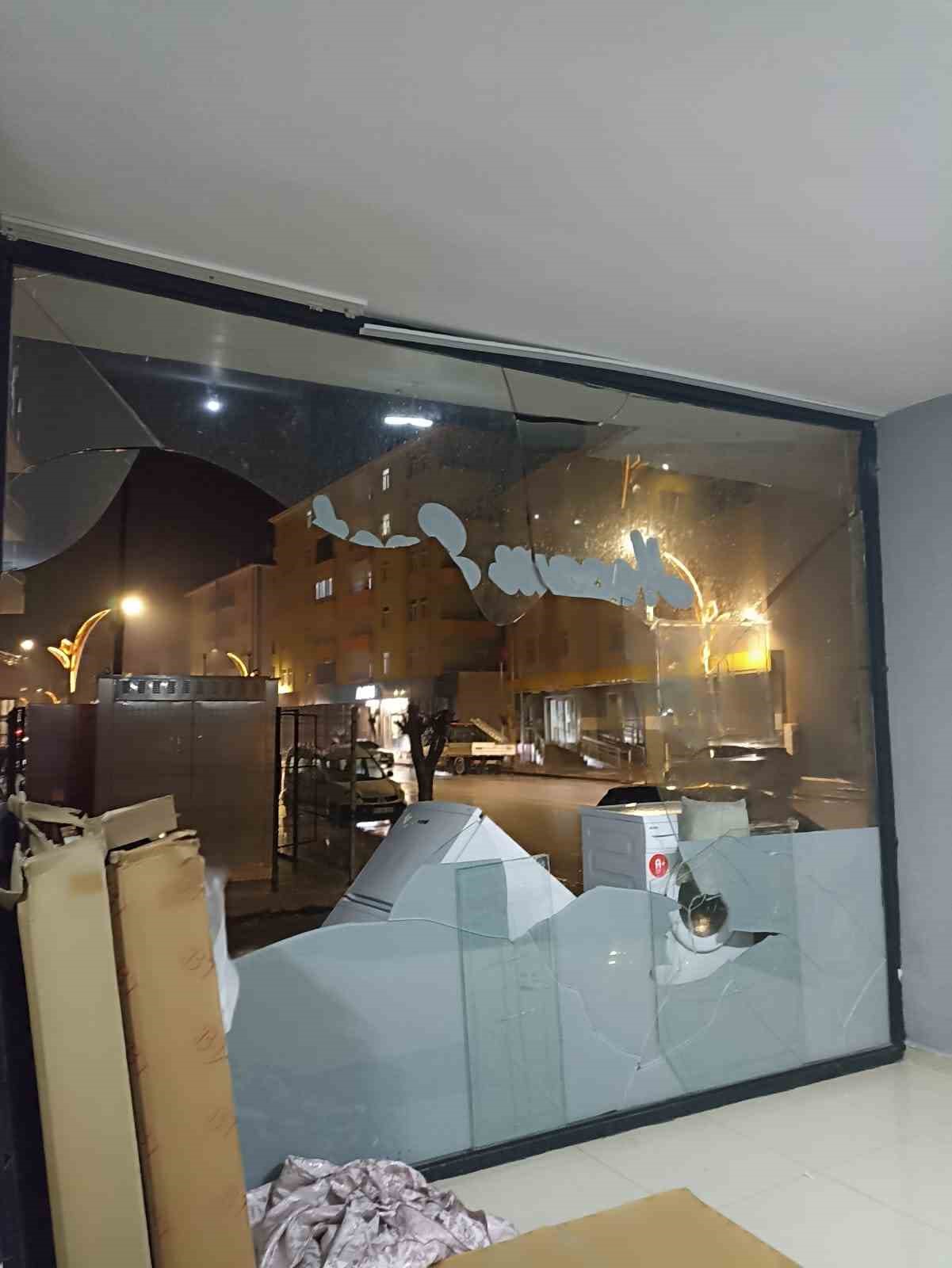 Kırıkkale ve Çorum’da yağmur ve kuvvetli rüzgar etkili oldu