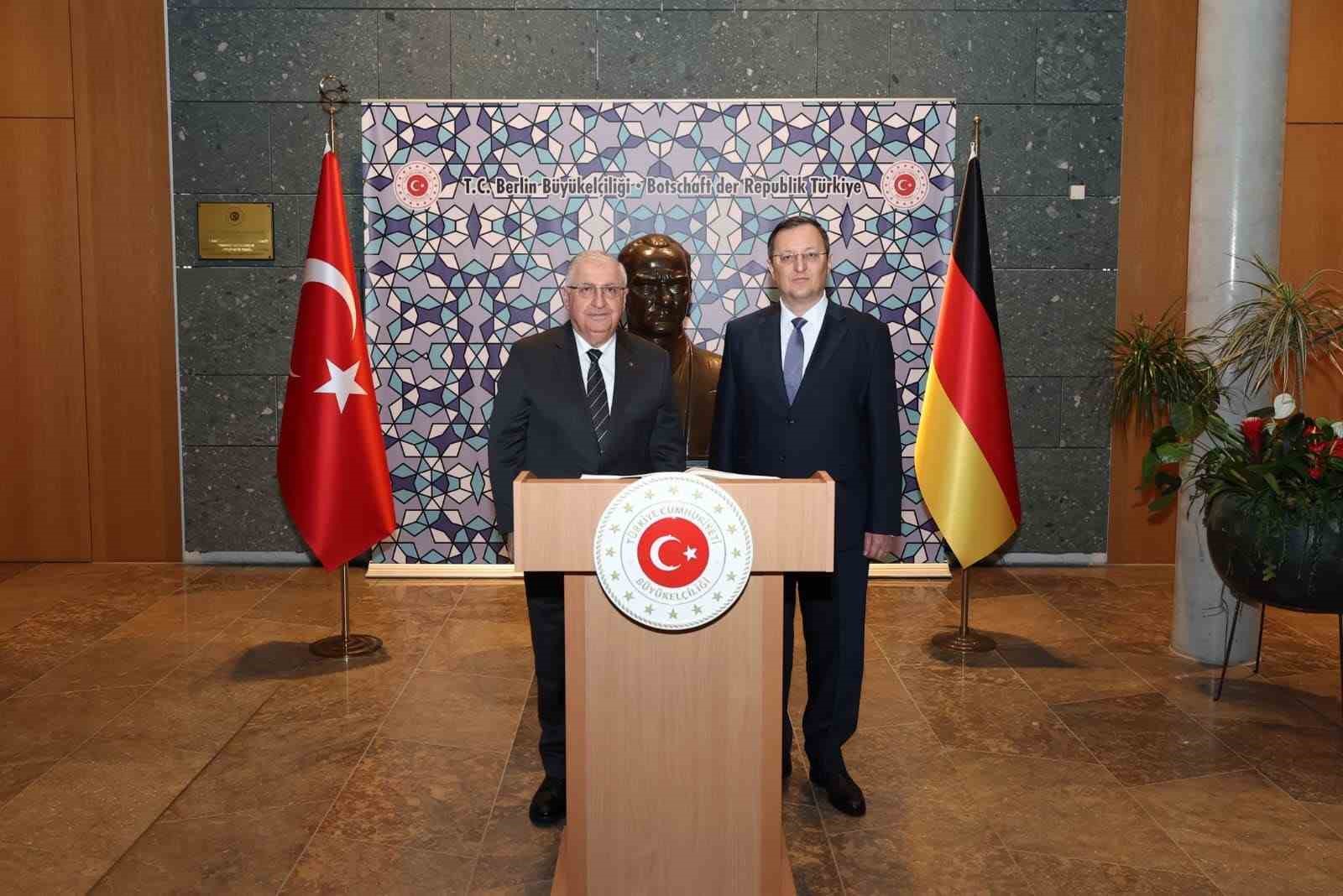 Milli Savunma Bakanı Güler, Türkiye’nin Berlin Büyükelçiliği’ni ziyaret etti