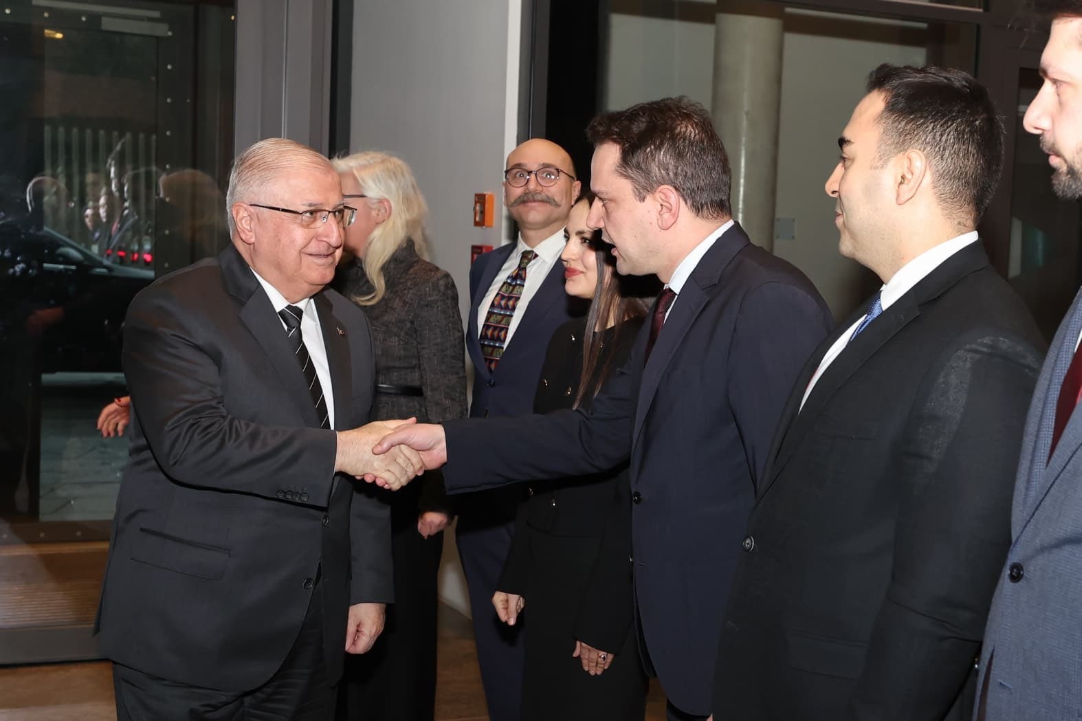 Milli Savunma Bakanı Güler, Türkiye’nin Berlin Büyükelçiliği’ni ziyaret etti