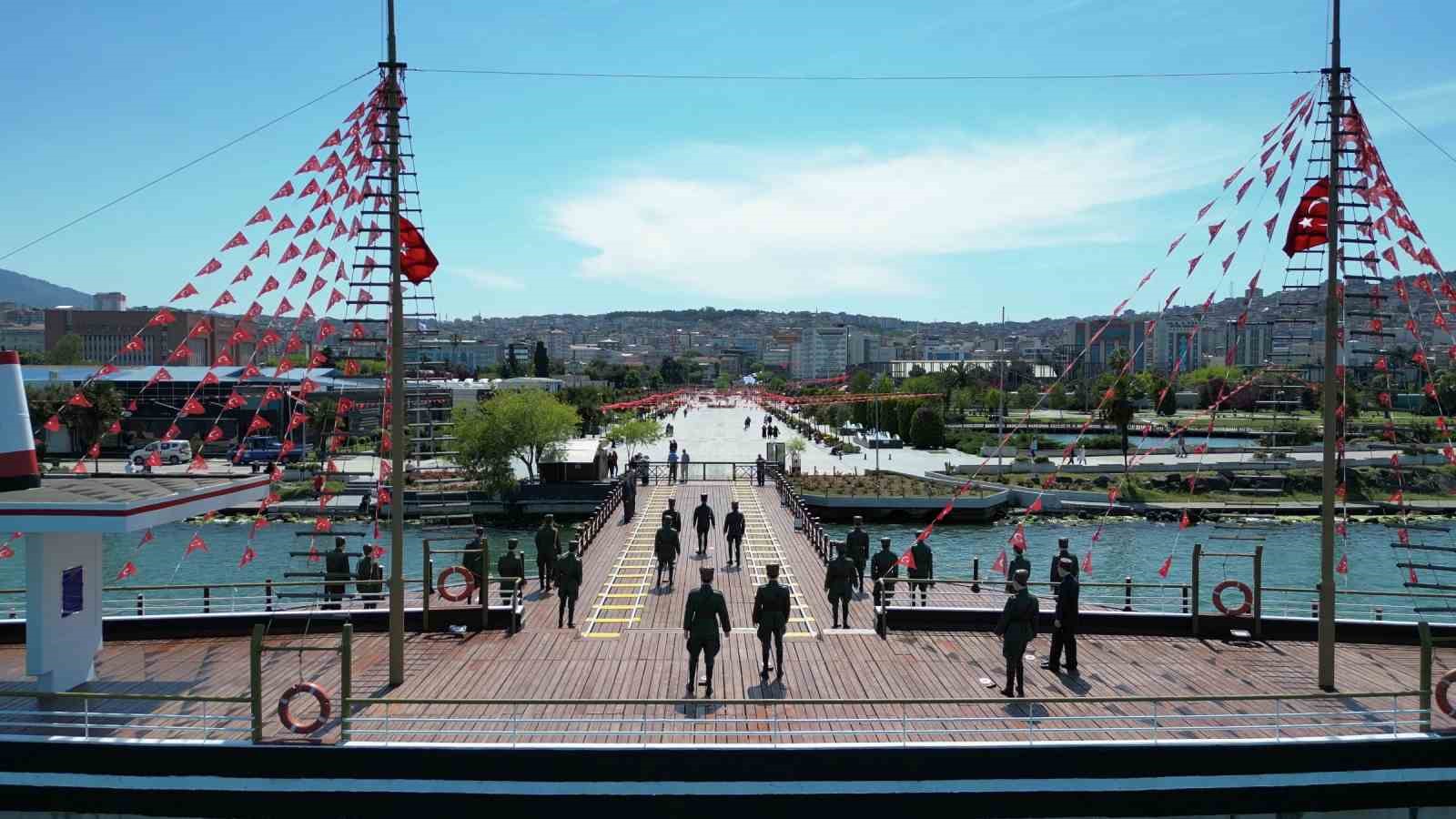 Bandırma Vapuru, karadan yürütülerek Tütün İskelesi’ne taşınacak